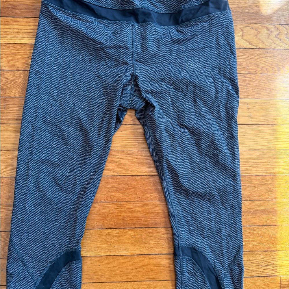 Herringbone print cropped lululemon leggings